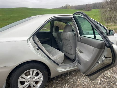 Used 2004 Toyota Camry LE FWD image 18