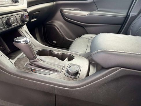 Used 2019 GMC Acadia SLT image 25