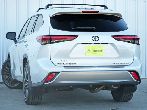 Used 2022 Toyota Highlander Platinum image 5