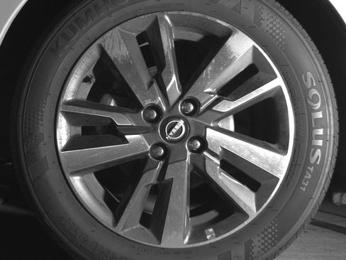 Used 2025 Nissan Versa SV FWD image 12