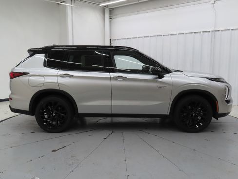 New 2025 Mitsubishi Outlander SEL Black Edition image 2