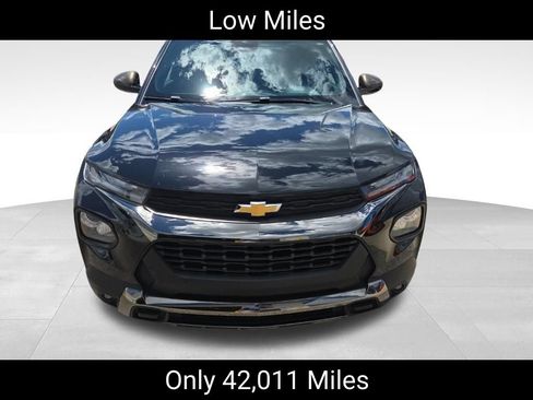 Used 2022 Chevrolet TrailBlazer ACTIV w/ Sun and Liftgate Package FWD image 2