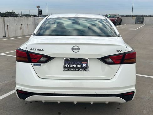 Used 2024 Nissan Altima 2.5 SV image 11
