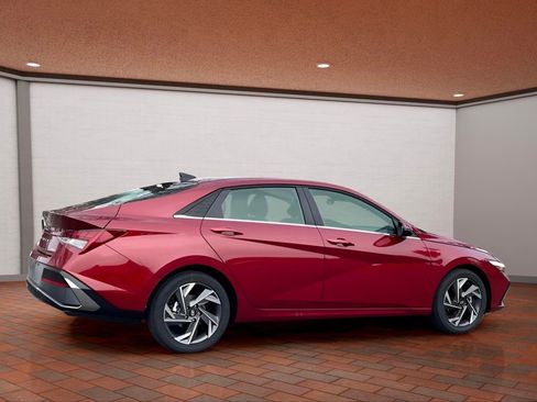 New 2025 Hyundai Elantra Limited image 7