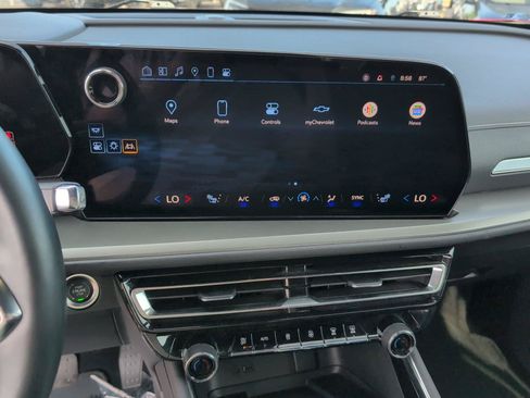 Certified 2025 Chevrolet Traverse LT FWD image 17