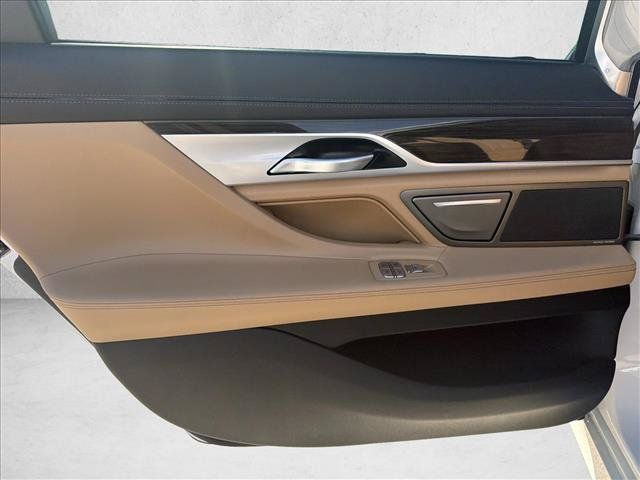 Used 2020 BMW 750i xDrive w/ Executive Package AWD/4WD image 19