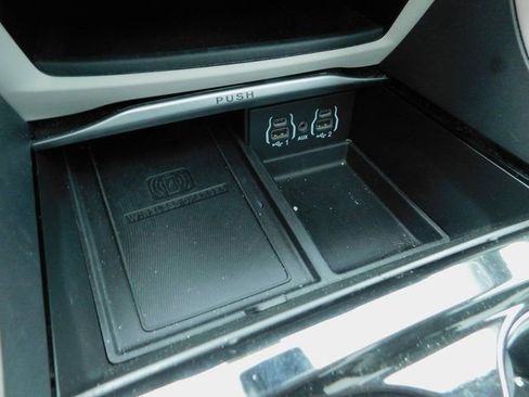 Used 2023 Chrysler Pacifica Limited image 14