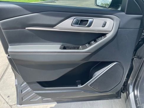 New 2026 Ford Explorer Active RWD image 18