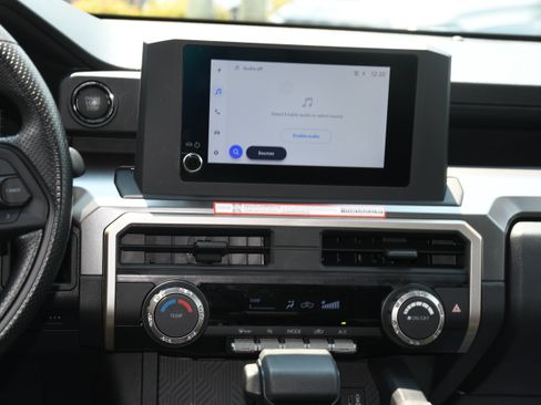 Certified 2025 Toyota Tacoma SR5 AWD/4WD image 15