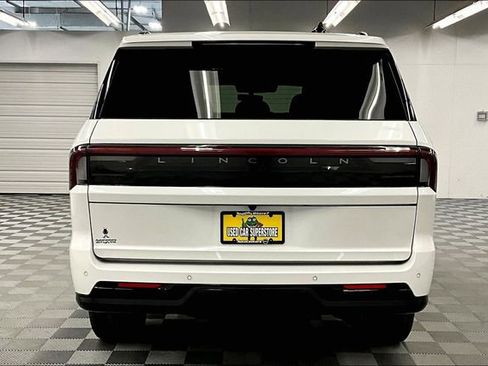 Used 2025 Lincoln Navigator Reserve w/ Jet Appearance Package AWD/4WD image 5