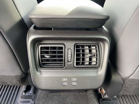 Used 2023 Toyota Crown Limited image 19