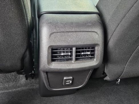 Used 2024 Chevrolet Equinox LT FWD image 17