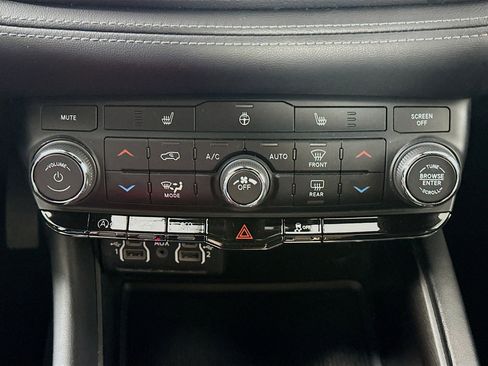 Used 2024 Dodge Durango SXT image 23