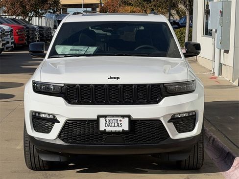 New 2025 Jeep Grand Cherokee Limited w/ Black Appearance Package image 3