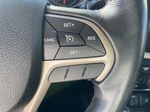 Used 2016 Jeep Cherokee Latitude image 18