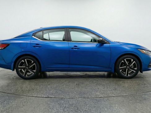 Used 2025 Nissan Sentra SV FWD image 11