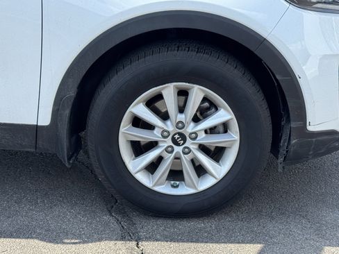 Used 2019 Kia Sorento L image 19