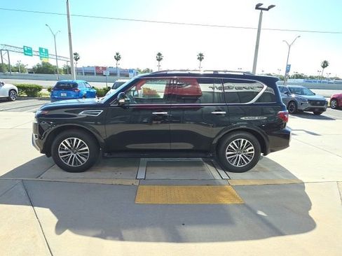 Used 2023 Nissan Armada SL w/ Captain's Chairs Package image 7