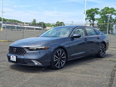Used 2023 Honda Accord Touring image 3