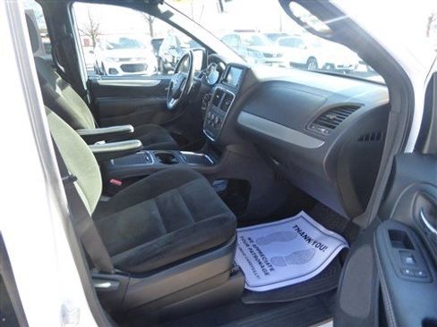 Used 2016 Dodge Grand Caravan SXT image 23