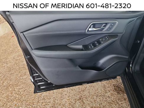 New 2026 Nissan Rogue Platinum AWD/4WD image 9
