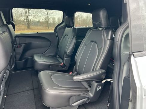 New 2026 Chrysler Pacifica Select w/ S Appearance Package FWD image 4