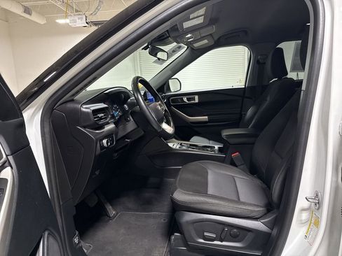 Used 2023 Ford Explorer XLT AWD/4WD image 19
