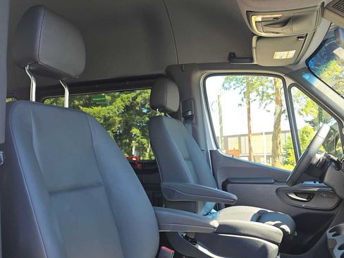 Used 2025 Mercedes-Benz Sprinter 2500 image 13