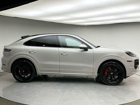 Used 2025 Porsche Cayenne S AWD/4WD image 14