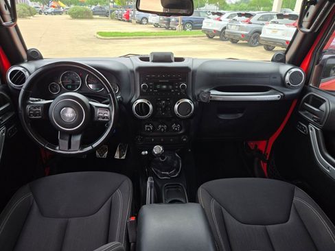 Used 2013 Jeep Wrangler Unlimited Rubicon w/ Connectivity Group AWD/4WD image 15