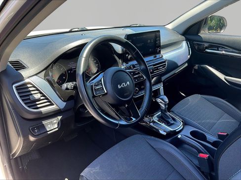 Used 2023 Kia Seltos S FWD image 17
