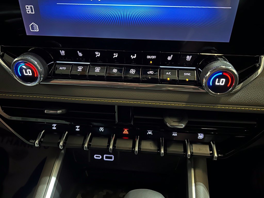 New 2026 Chevrolet Colorado ZR2 w/ Technology Package AWD/4WD image 32