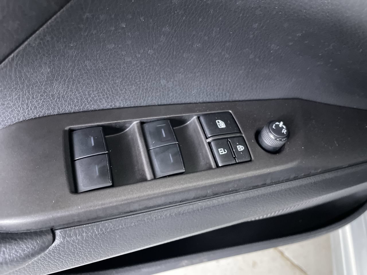 Used 2023 Toyota Camry SE FWD image 12