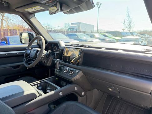 Used 2023 Land Rover Defender 90 V8 AWD/4WD image 30