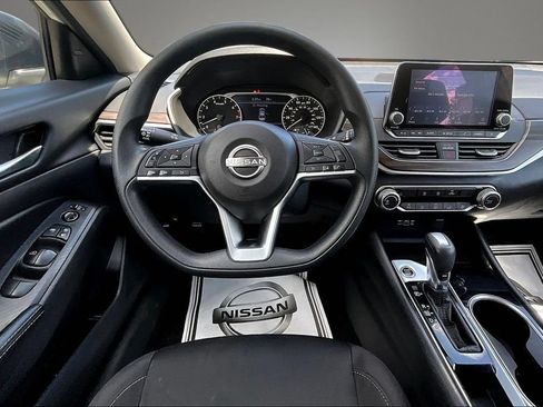 Used 2024 Nissan Altima 2.5 SV FWD image 8