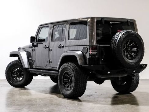Used 2016 Jeep Wrangler Unlimited Sahara w/ Dual Top Group AWD/4WD image 16