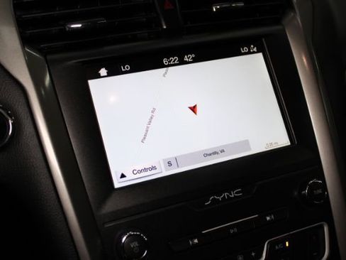 Used 2019 Ford Fusion SE image 16