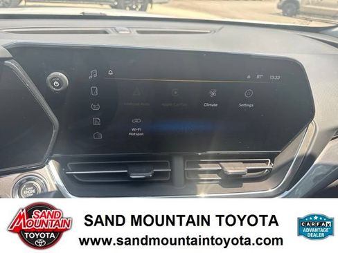 Used 2025 Chevrolet Trax ACTIV FWD image 24