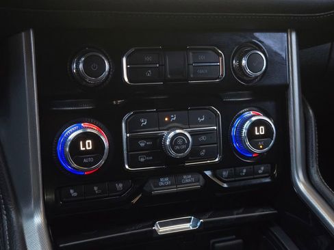 Used 2023 GMC Yukon Denali w/ Denali Reserve Package image 27