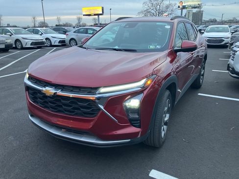 Used 2025 Chevrolet Trax LT w/ LT Convenience Package image 1