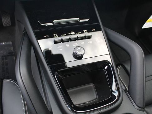 New 2026 Porsche Cayenne E-Hybrid AWD/4WD image 16