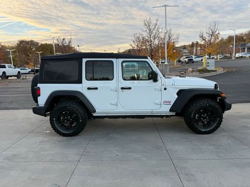 Used 2022 Jeep Wrangler Unlimited Sport image 7