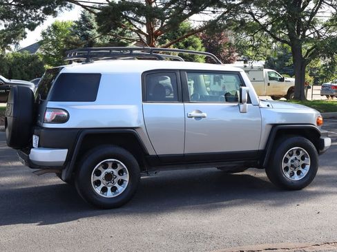 Used 2012 Toyota FJ Cruiser 4WD w/ Upgrade Pkg image 4