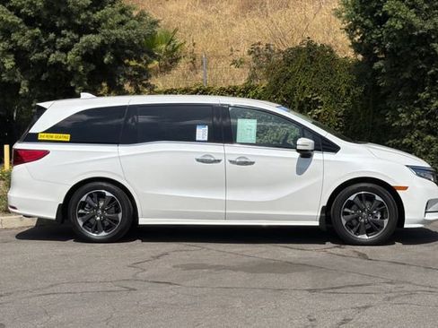 Certified 2023 Honda Odyssey Elite image 3