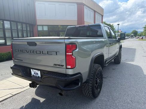 Used 2024 Chevrolet Silverado 2500 ZR2 w/ Technology Package AWD/4WD image 7