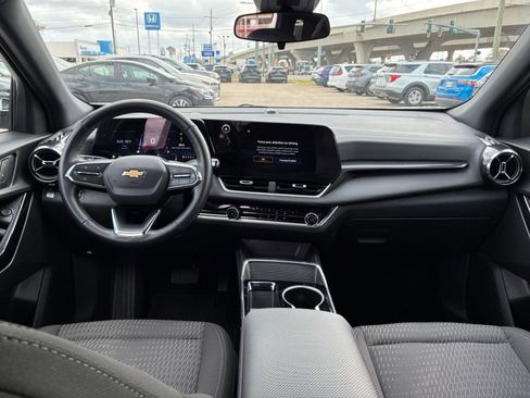 Used 2025 Chevrolet Equinox LT image 28