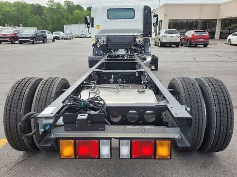New 2024 Chevrolet Low Cab Forward 5500XD image 5