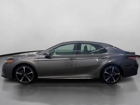 Used 2018 Toyota Camry XSE image 5