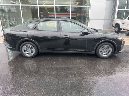 Used 2025 Kia K4 FWD image 2
