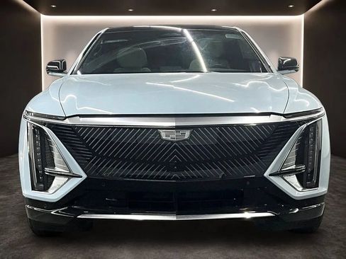 Used 2024 Cadillac Lyriq Luxury RWD image 2